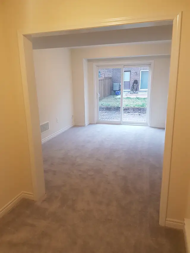 3 Beds   Den, 2.5 Baths Townhouse Near Mount Pleasant GO - Photo 7