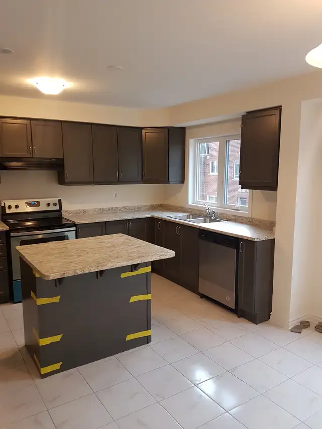 3 Beds   Den, 2.5 Baths Townhouse Near Mount Pleasant GO - Photo 12