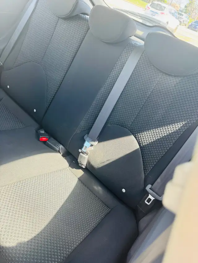 2011 Hyundai Accent Sport Manual ( LOW KM ) - Photo 7