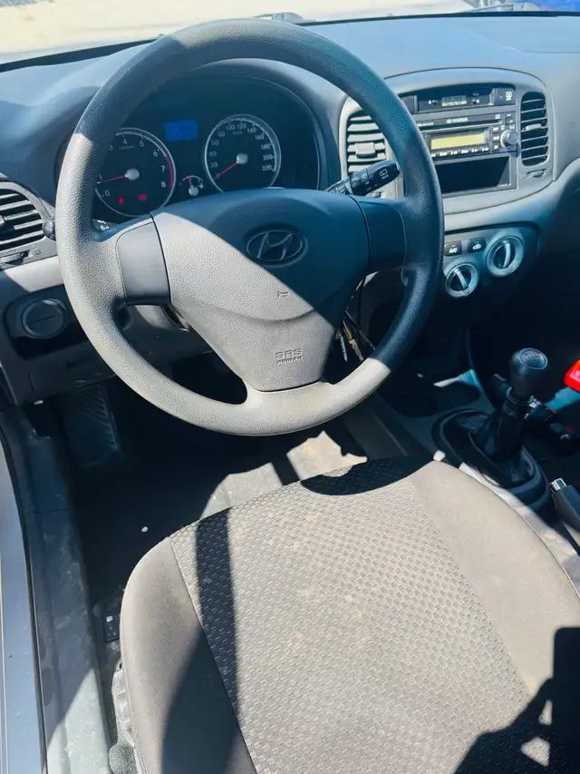 2011 Hyundai Accent Sport Manual ( LOW KM ) - Photo 8