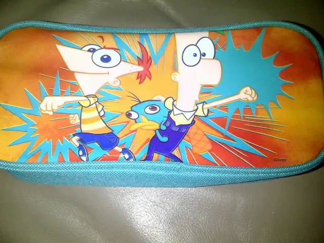 3 ÉTUIS NEUFS À CRAYONS D'ENFANTS, ÉCOLE OU MAISON: $4.00 CHACUN