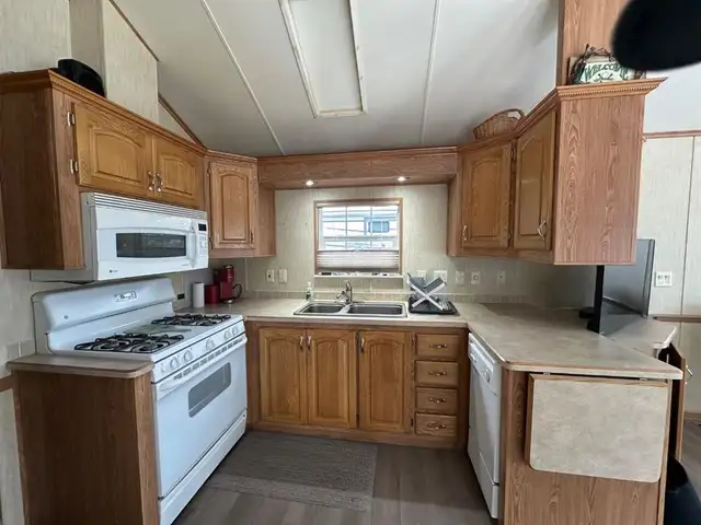 48 Coyote Creek, Park Model, Year Round Living - Photo 18