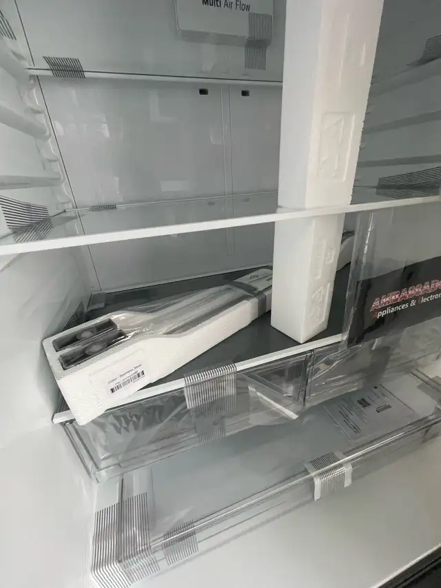 NEW 33" LG Counter Depth Max Fridge With Ice Maker (21 Cu.Ft) - Photo 5