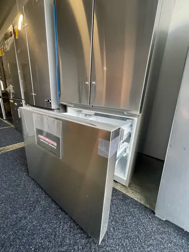 NEW 33" LG Counter Depth Max Fridge With Ice Maker (21 Cu.Ft) - Photo 6