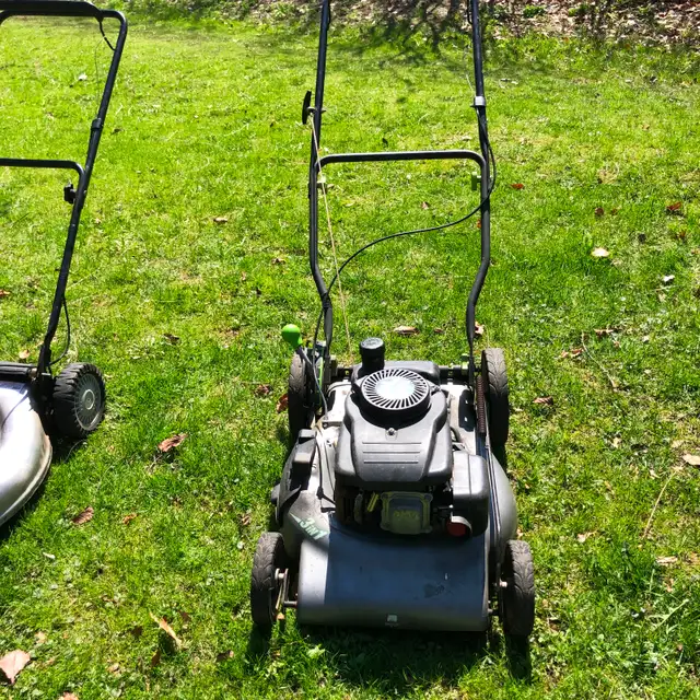 Re-conditioned Gas Lawnmowers in good shape - Photo 3