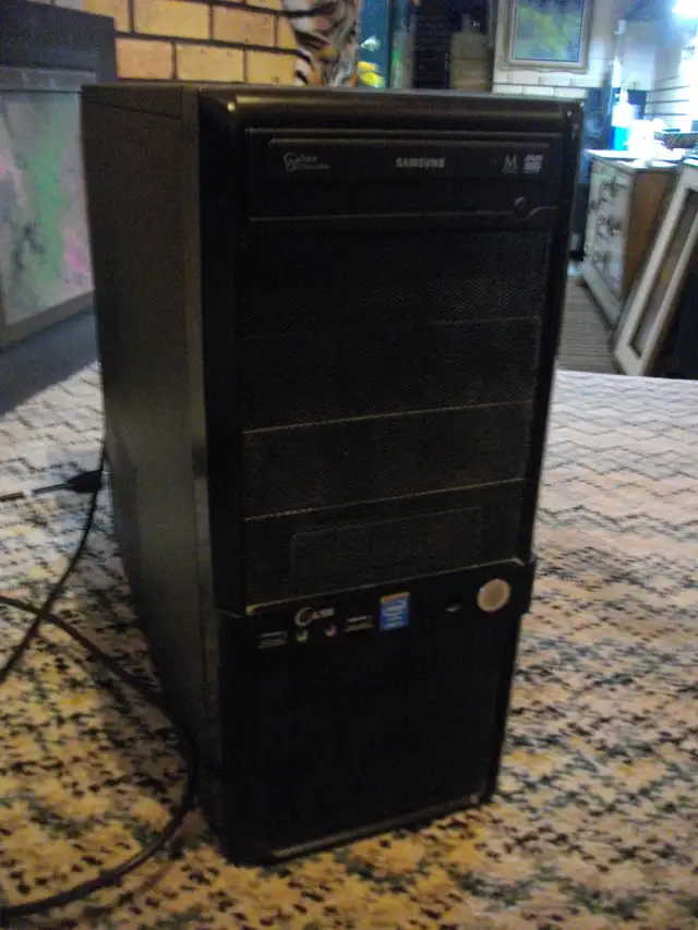 WORKING DESKTOP COMPUTER WITH WINDOWS 7