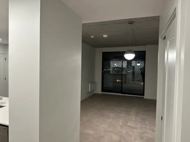 Location location location 3 1/2 condo for rent in Laval - Photo 3