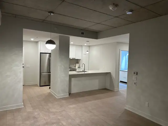 Location location location 3 1/2 condo for rent in Laval - Photo 4