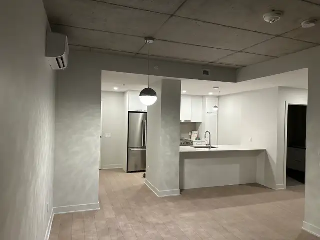 Location location location 3 1/2 condo for rent in Laval - Photo 5