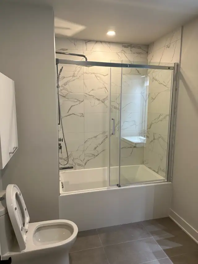 Location location location 3 1/2 condo for rent in Laval - Photo 9