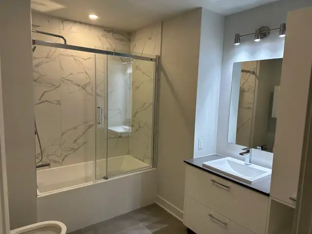 Location location location 3 1/2 condo for rent in Laval - Photo 10