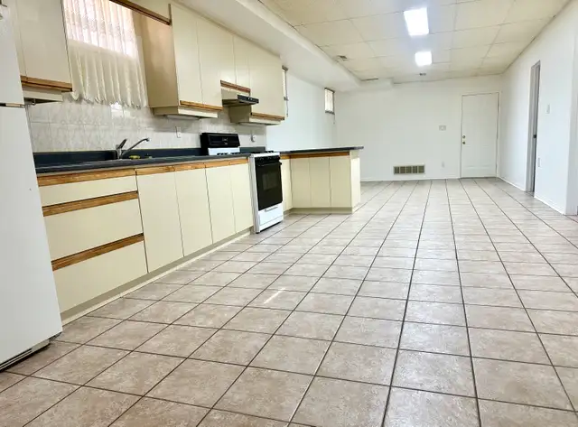 Large 2 Bedroom Bsmt – $2000 Utils & Parking – Dufferin/Eg