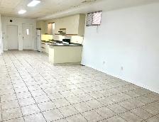 Large 2 Bedroom Bsmt – $2000 Utils & Parking – Dufferin/Eg - Photo 3