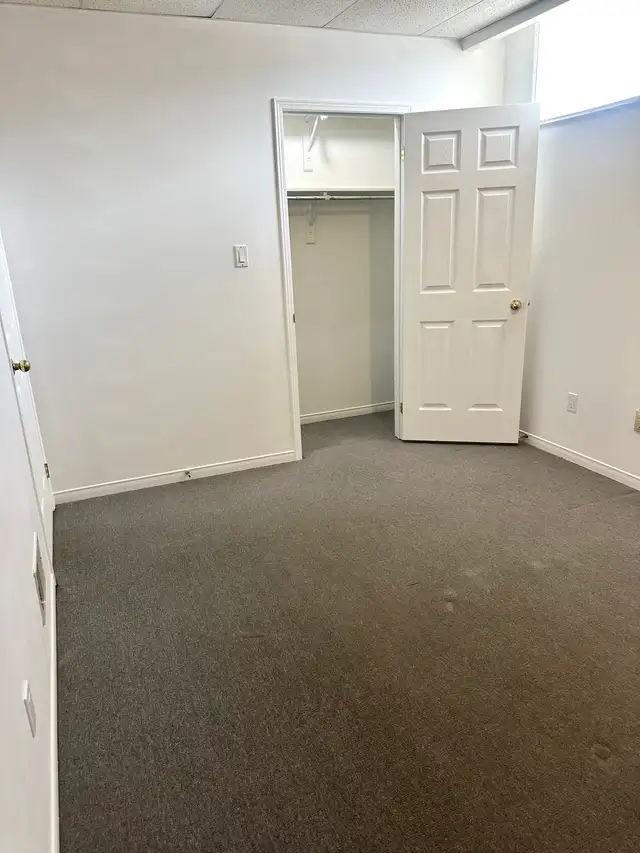 Large 2 Bedroom Bsmt – $2000 Utils & Parking – Dufferin/Eg - Photo 4