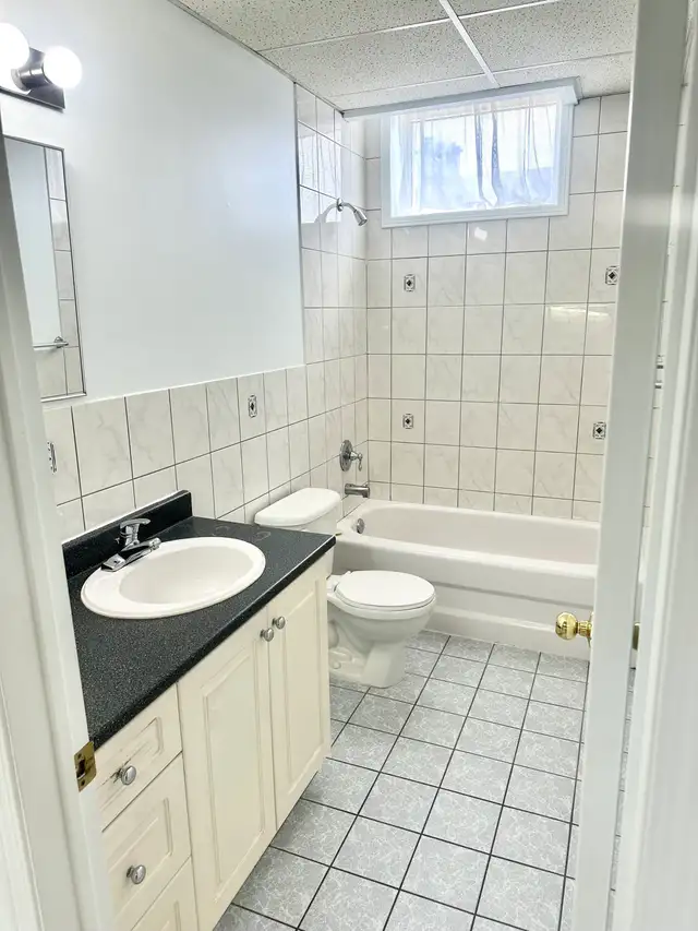 Large 2 Bedroom Bsmt – $2000 Utils & Parking – Dufferin/Eg - Photo 6