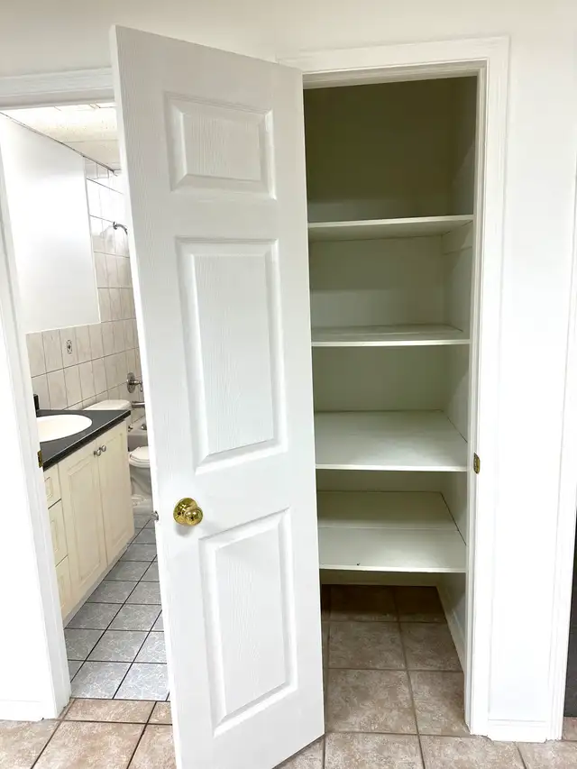 Large 2 Bedroom Bsmt – $2000 Utils & Parking – Dufferin/Eg - Photo 8