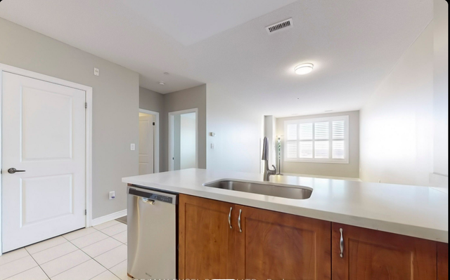 One Bedroom Plus Den Condo for Rent in Markham - Photo 5