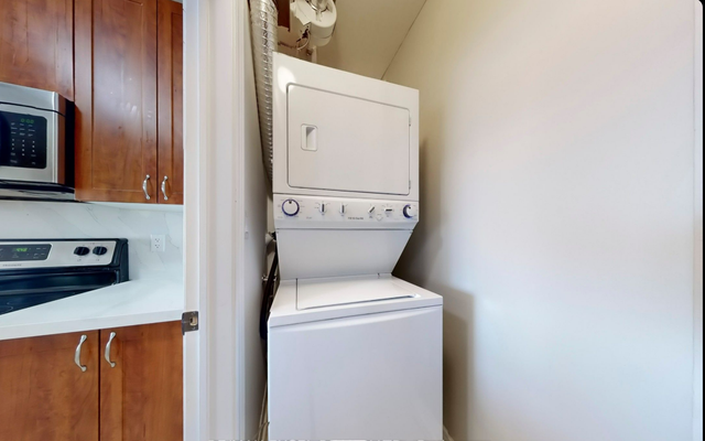 One Bedroom Plus Den Condo for Rent in Markham - Photo 8