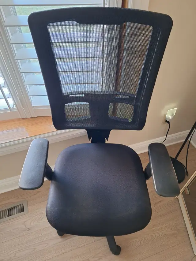 Uline - Ergonomic Mesh Office Chair - Black - Photo 2