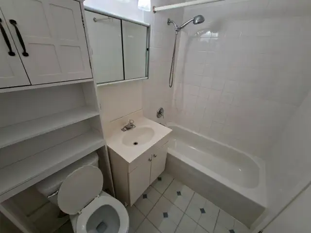 Toronto 2 Bedroom Apartment $1795   $75 for Parking - Photo 5