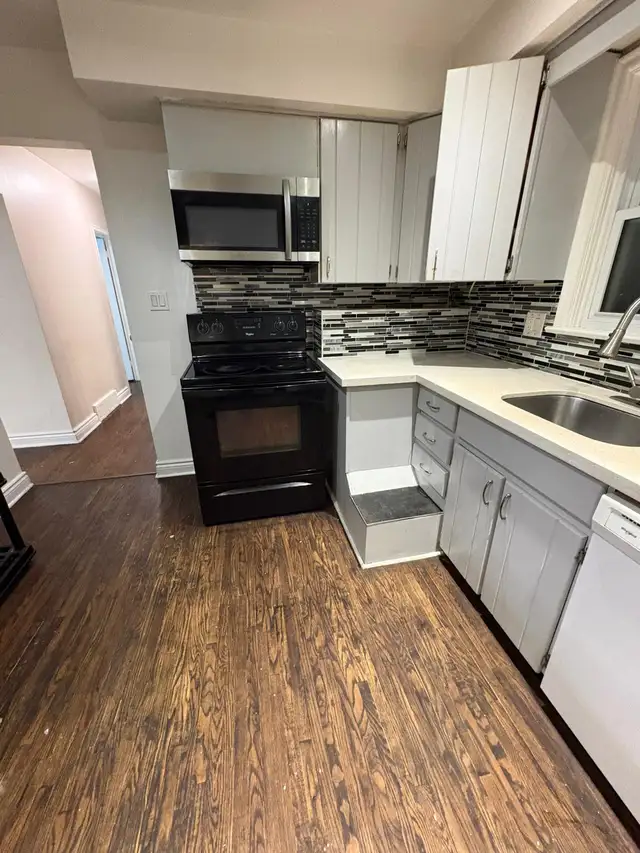SHARED ROOM AVAILABLE SCARBOROUGH-Near Markham Rd & Ellesmere Rd - Photo 2