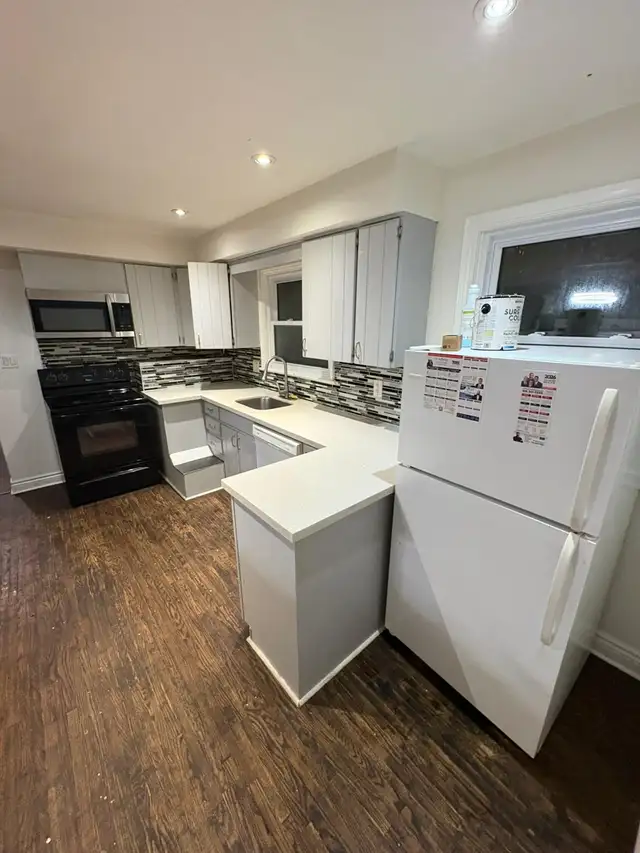 SHARED ROOM AVAILABLE SCARBOROUGH-Near Markham Rd & Ellesmere Rd - Photo 6