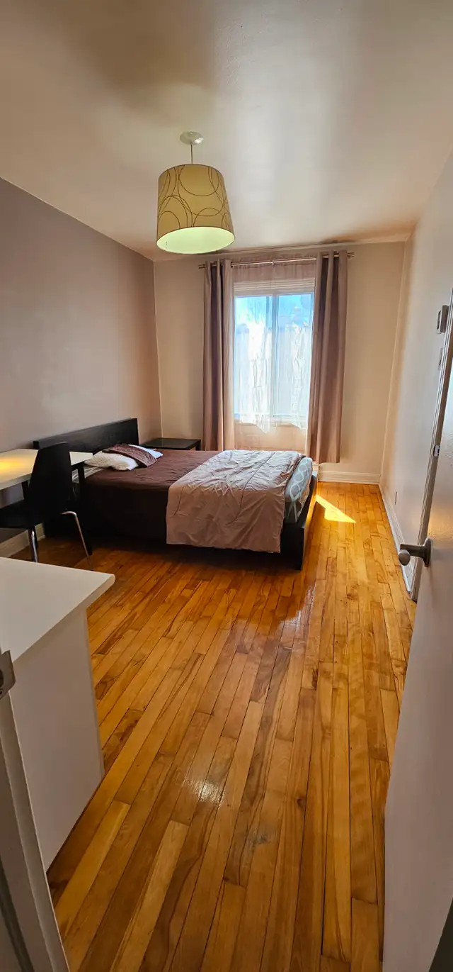 4 1/2 meublé   services INCLUS @ louer 1er juillet / face métro - Photo 5