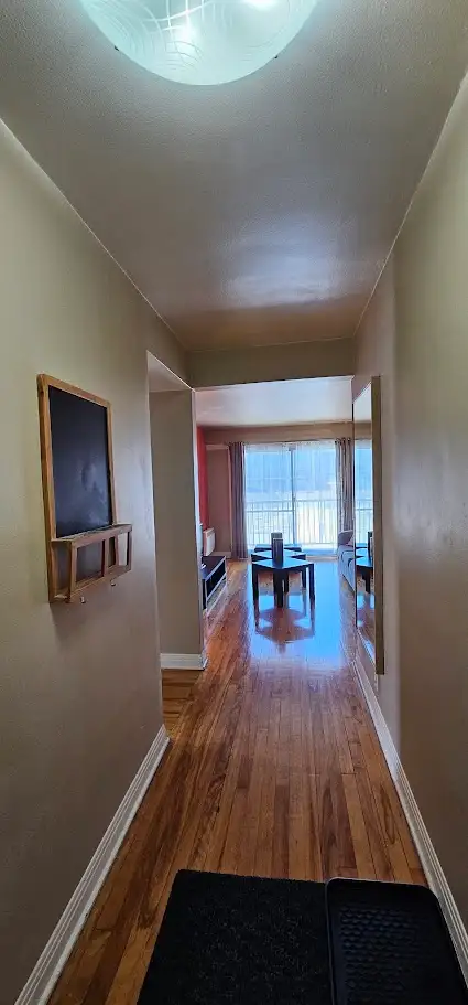 4 1/2 meublé   services INCLUS @ louer 1er juillet / face métro - Photo 8