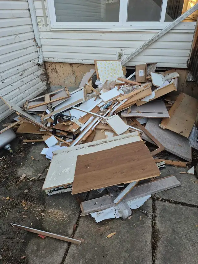 Cheap Rates junk removal same day service - Photo 4