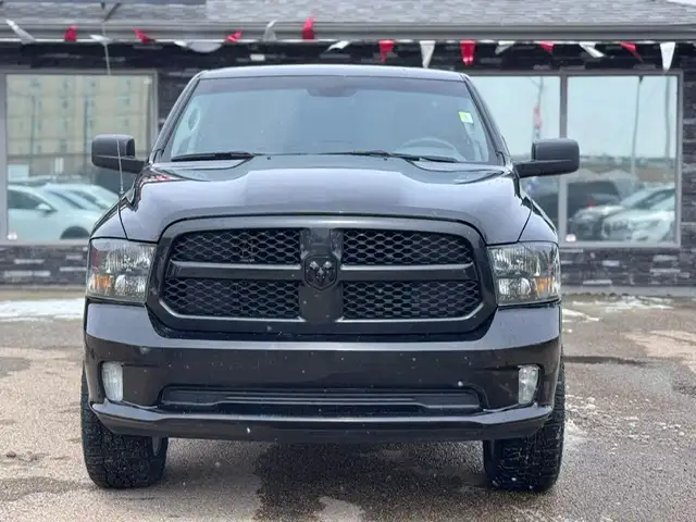 2017 RAM 1500 EXPRESS QUAD CAB – 5.7L HEMI V8 – 4X4 – 6.5FT BOX - Photo 3