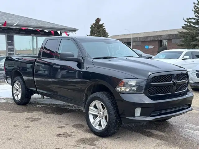 2017 RAM 1500 EXPRESS QUAD CAB – 5.7L HEMI V8 – 4X4 – 6.5FT BOX - Photo 4