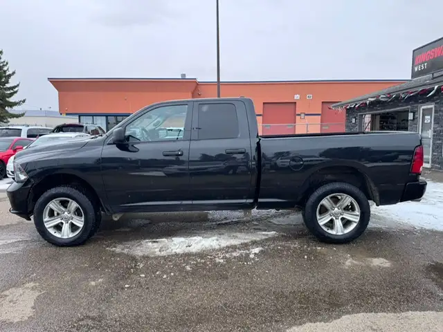 2017 RAM 1500 EXPRESS QUAD CAB – 5.7L HEMI V8 – 4X4 – 6.5FT BOX - Photo 9