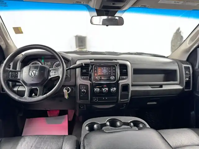 2017 RAM 1500 EXPRESS QUAD CAB – 5.7L HEMI V8 – 4X4 – 6.5FT BOX - Photo 10