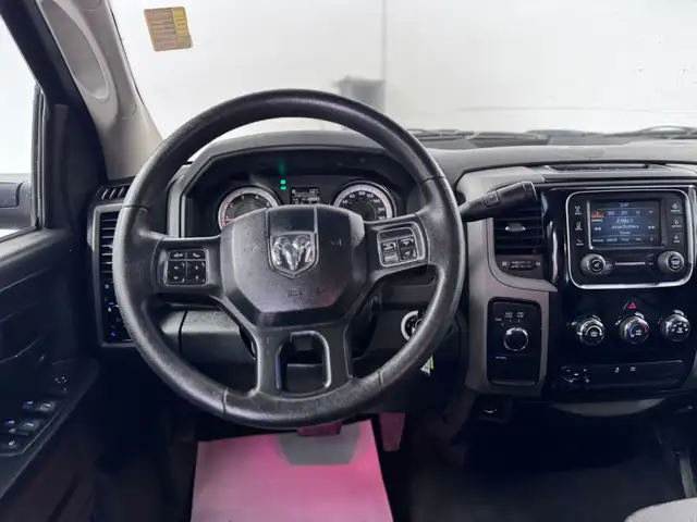 2017 RAM 1500 EXPRESS QUAD CAB – 5.7L HEMI V8 – 4X4 – 6.5FT BOX - Photo 12