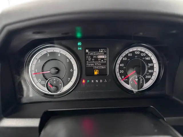 2017 RAM 1500 EXPRESS QUAD CAB – 5.7L HEMI V8 – 4X4 – 6.5FT BOX - Photo 17