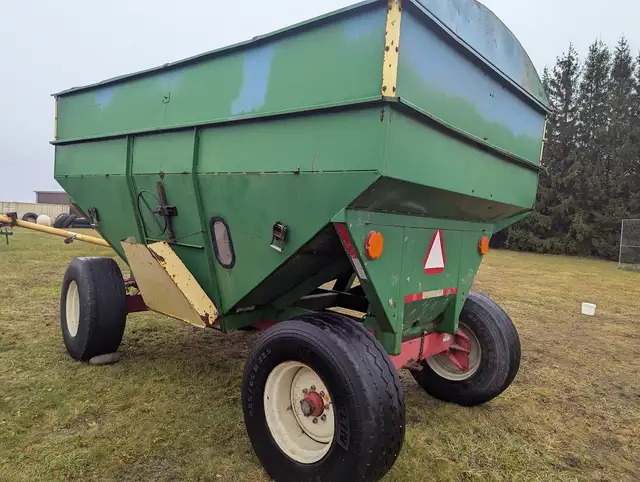 Gravity Wagon, 600 Bushel - Photo 2