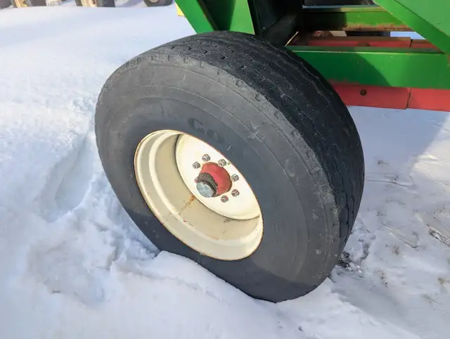 Gravity Wagon, 600 Bushel - Photo 5