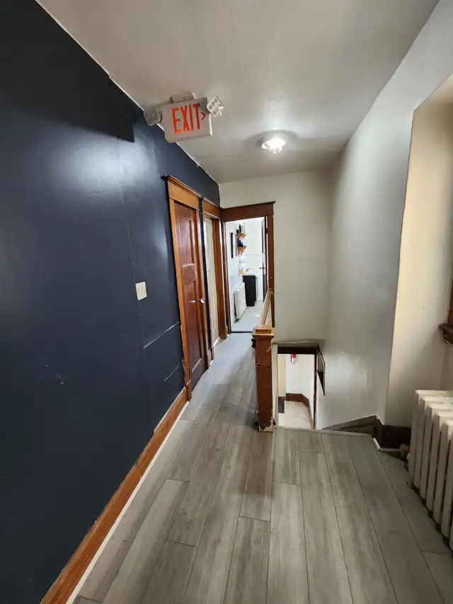 Nice large room for rent, utilities included, St. Clair-Christie - Photo 8