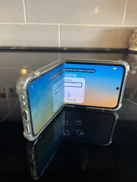 Samsung Galaxy Z Flip 7 Phone For Sale - Photo 3