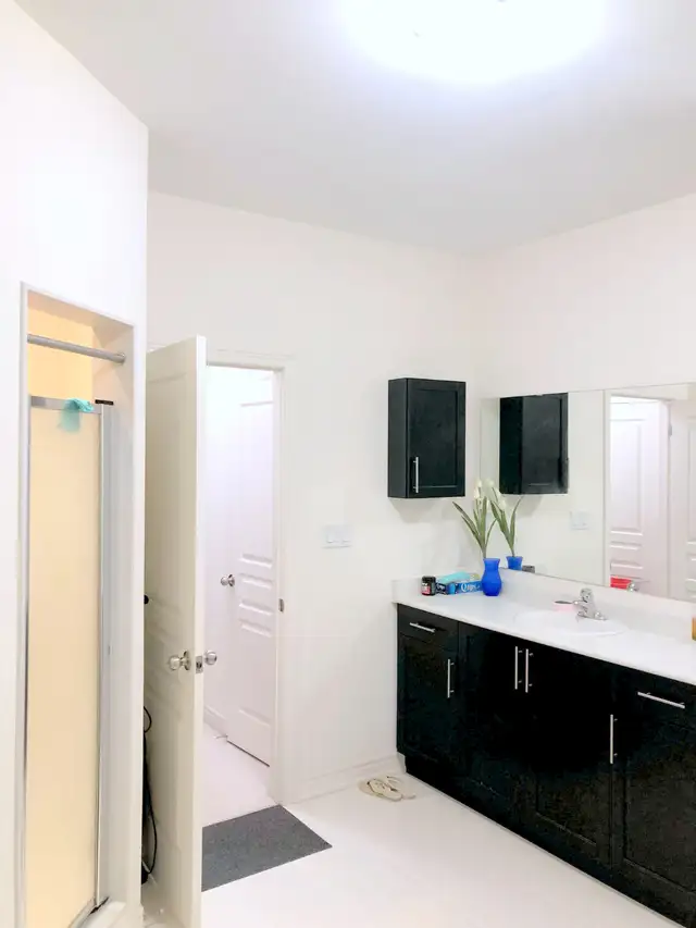 2 Rooms Immediately Available: All Inclusive, Furnished Bedroom - Photo 8