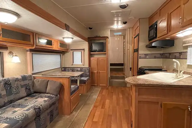 2008 Gulf Stream Conquest 245FBW – Pre-Owned 5th Wheel. - Photo 14