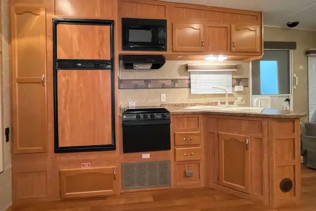 2008 Gulf Stream Conquest 245FBW – Pre-Owned 5th Wheel. - Photo 18