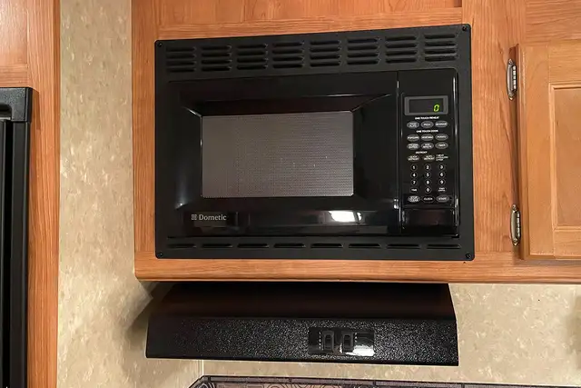 2008 Gulf Stream Conquest 245FBW – Pre-Owned 5th Wheel. - Photo 22