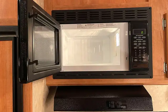 2008 Gulf Stream Conquest 245FBW – Pre-Owned 5th Wheel. - Photo 23