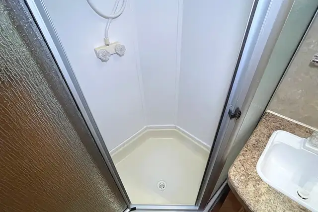 2008 Gulf Stream Conquest 245FBW – Pre-Owned 5th Wheel. - Photo 31