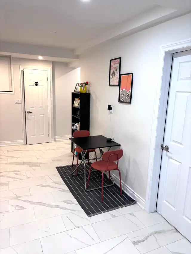 High park-New renovated 3Bdr 1Bath bsmt  apt ,Dog & Cat friendly - Photo 3