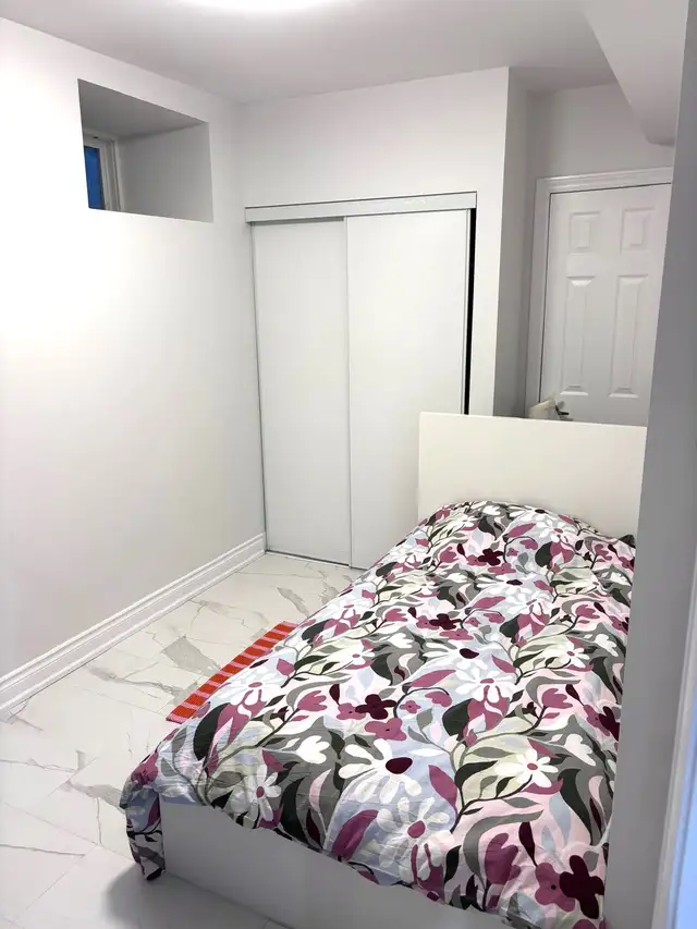 High park-New renovated 3Bdr 1Bath bsmt  apt ,Dog & Cat friendly - Photo 5