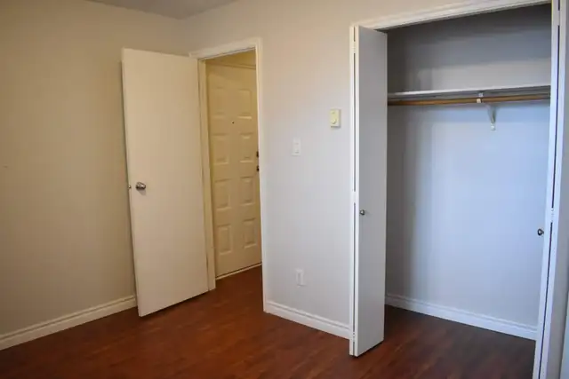 SPACIOUS – RENOVATED – PET FRIENDLY - Photo 7