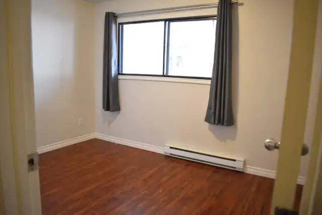 SPACIOUS – RENOVATED – PET FRIENDLY - Photo 8