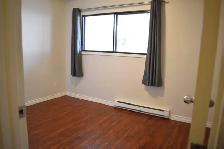 SPACIOUS – RENOVATED – PET FRIENDLY - Photo 8